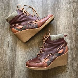 Sperry Bailey Brown Plaid Wedge Boots Size 8